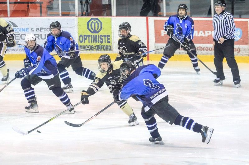 Un match de hockey de la police à Magog pour soutenir les jeunes